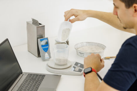 humimeter FS4.2 Material moisture meter for granules, sewage sludge granules, road salt and table salt