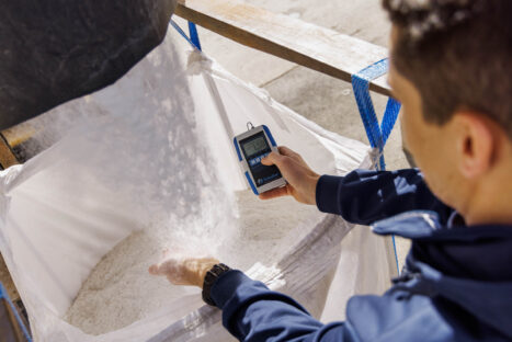 humimeter MS4 road salt moisture meter